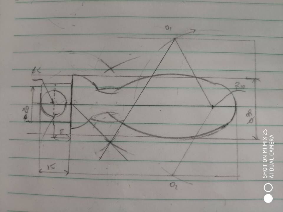 这个鱼尾巴那里我不知道咋画，我朋友说画12cm，因为当时那个圆弧上面画的15下面12，我不理解为啥那两边都是12cm
