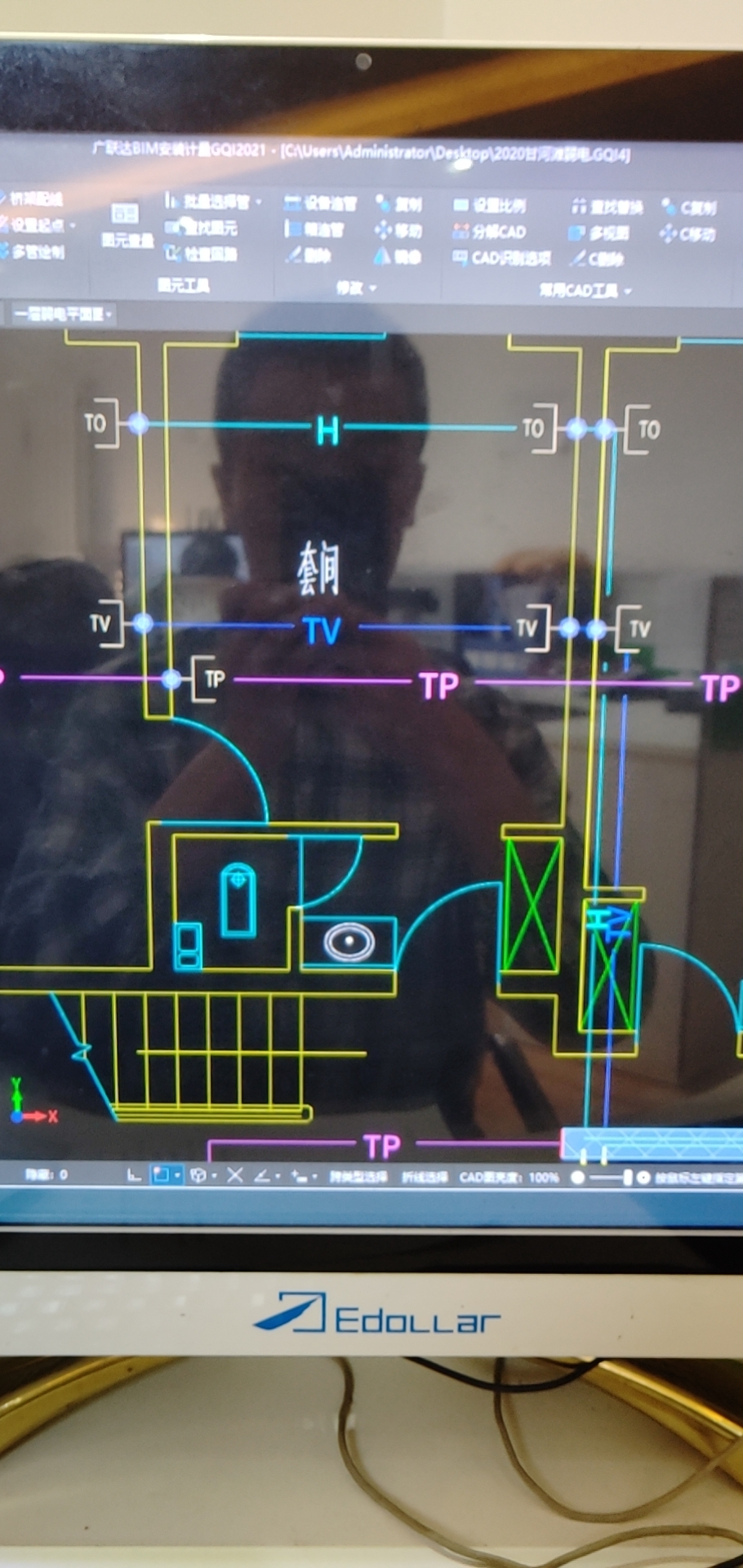 這個弱電的話  每一條回路代表一條路線   這個怎么畫呢