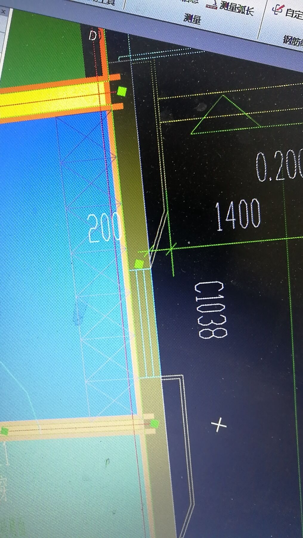 选中的这个地方如何做个凹型，把窗户空出来.吊顶留作窗帘盒,只有三个绿点