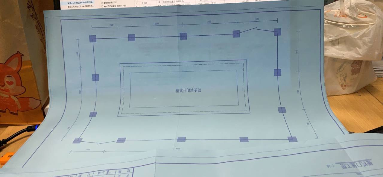 我这个围栏的挖土方是计算围栏边加放坡吗 