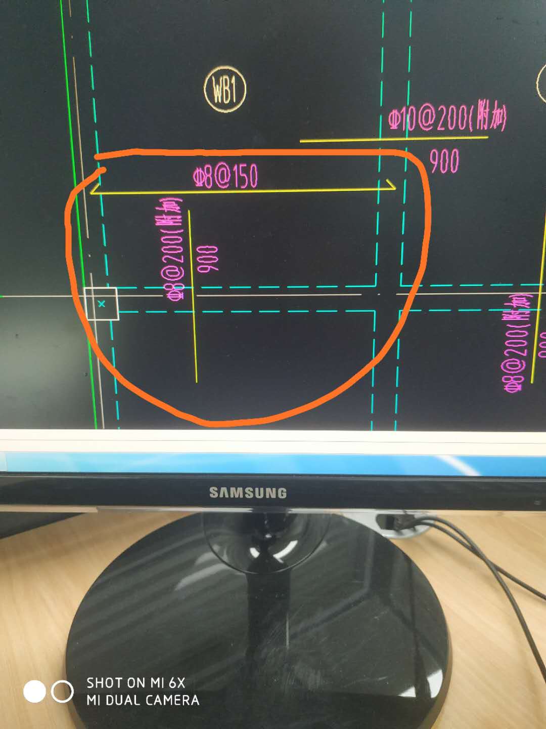 请问您这钢筋怎么布置呢？