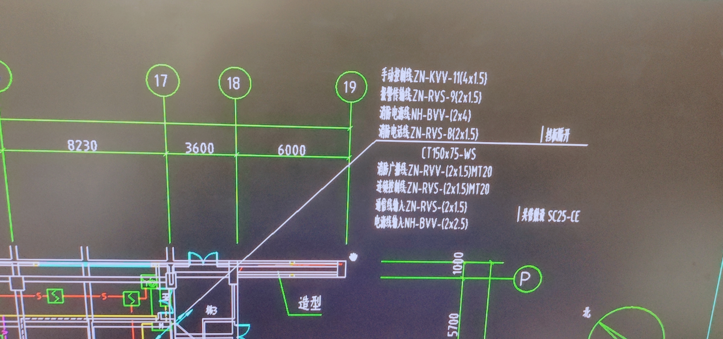 就是说，这个引上的线，标注是五层设置
然后这个图层是2-5层，
意思是五层才有，二四层没有这个线?
在首层相同位置，也没有引上来的标注
