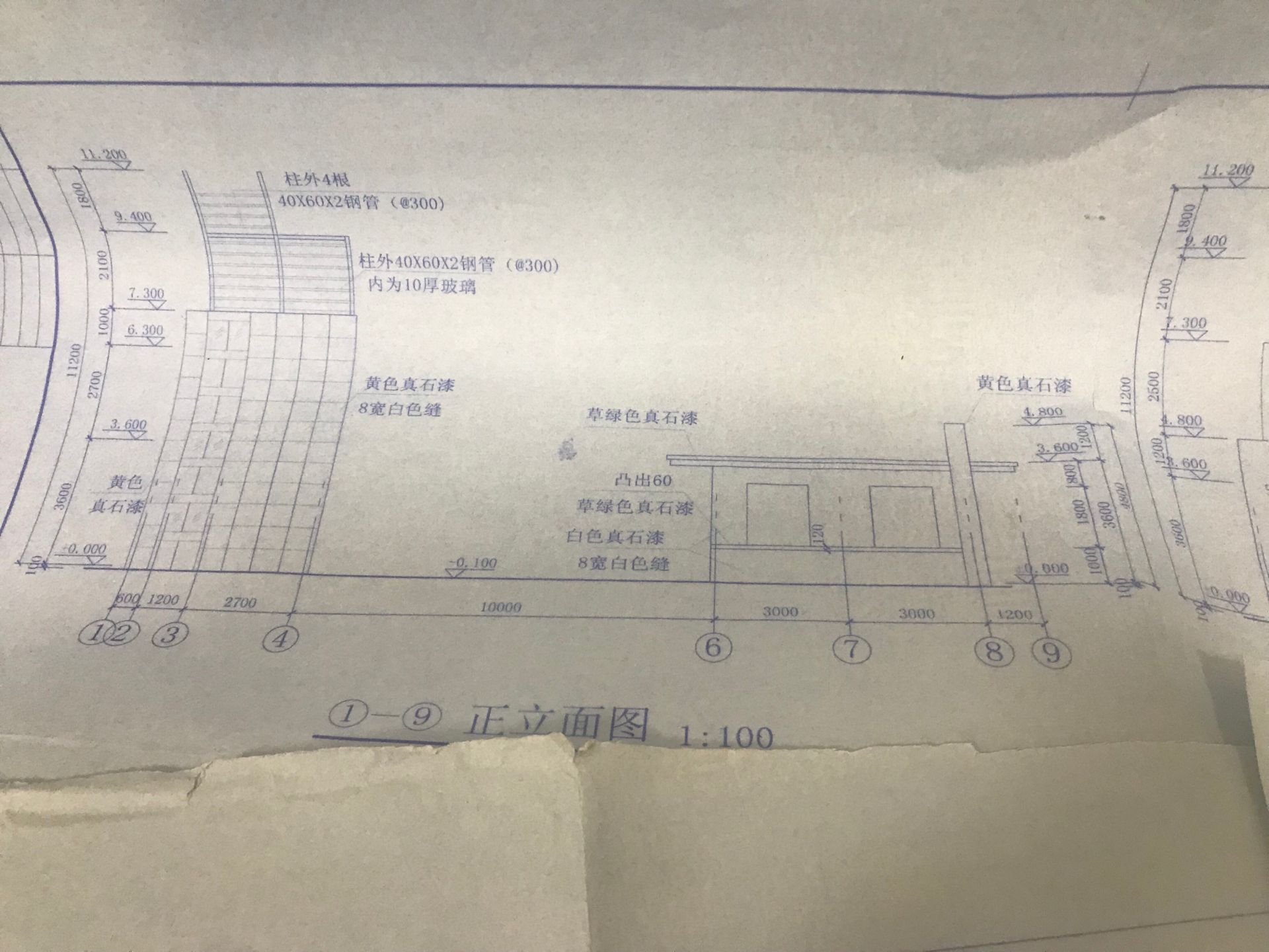 哪位大神可以告訴我下右邊這個小房子屋頂是什么樣子一個形狀啊
