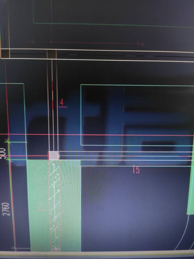 7是带梁基础，按图纸看这个梁明显包含了柱，为什么老师在画的时候说这个柱是属于4基础的