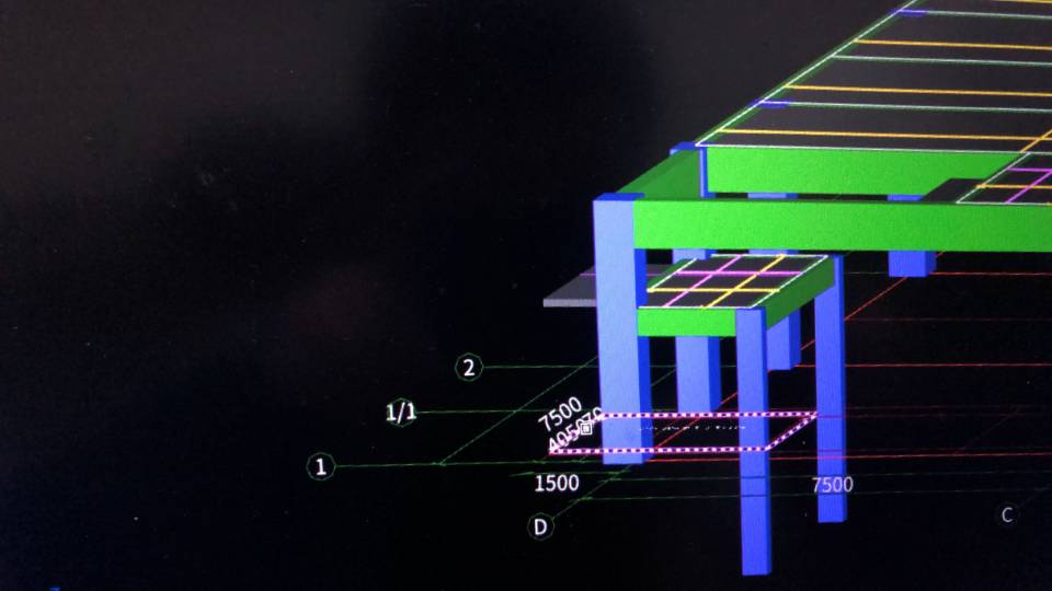 话说我这里绘制跨版筋得时候为啥是在层底了（已报名土建合辑的学员提问）